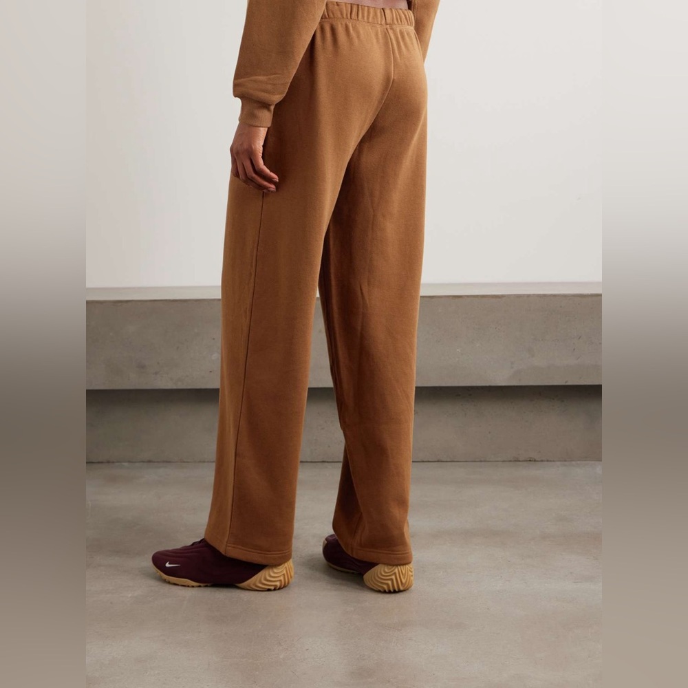 Skims • Cotton Blend Fleece Jersey Sweatpants - Picture 2 of 11